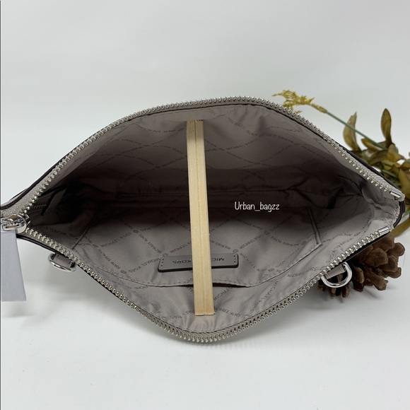 Michael Kors Kimberly Large 3 in 1 Tote - Picture 11 of 16